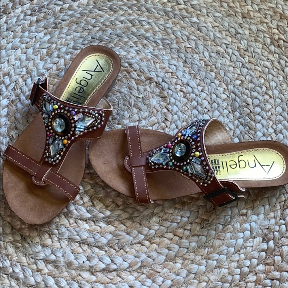 Leather sandals embellished with beads